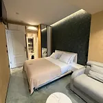 Piazza Apartment *