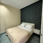 Piazza Apartment *