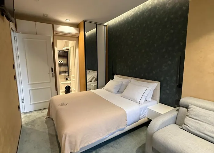 Piazza Apartment *